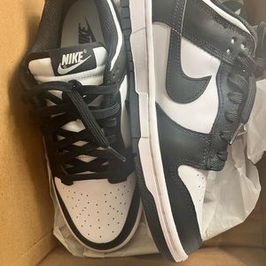 Nike dunk low panda retro women’s size 9